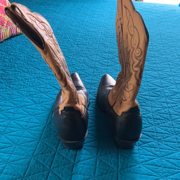 Ariat Women’s cowboy boots size 8 🍀SOLD - Picture 4 of 9